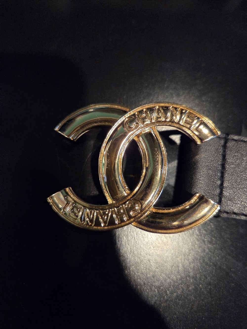 CHANEL Black Leather Belt with Gold Interlocking CC Buckle - Picture 7 of 7